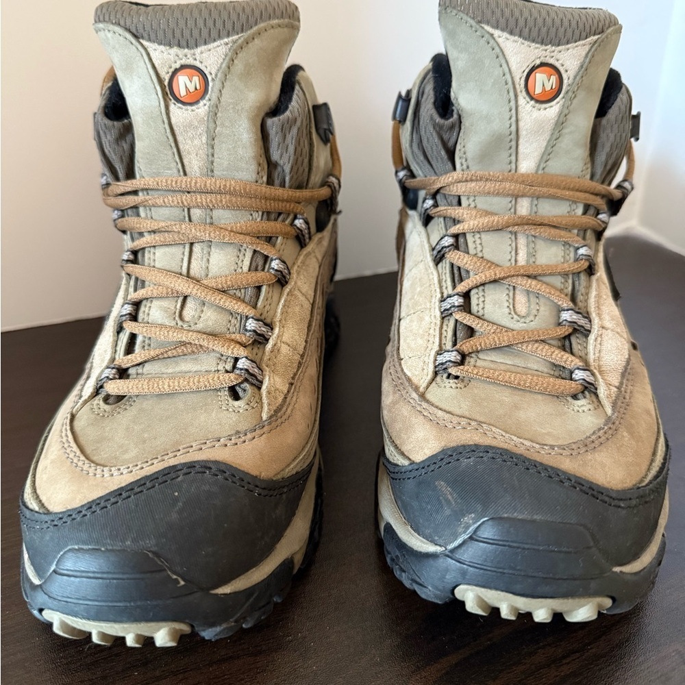Merrell Women's Boots - Tan and Black size 8.5